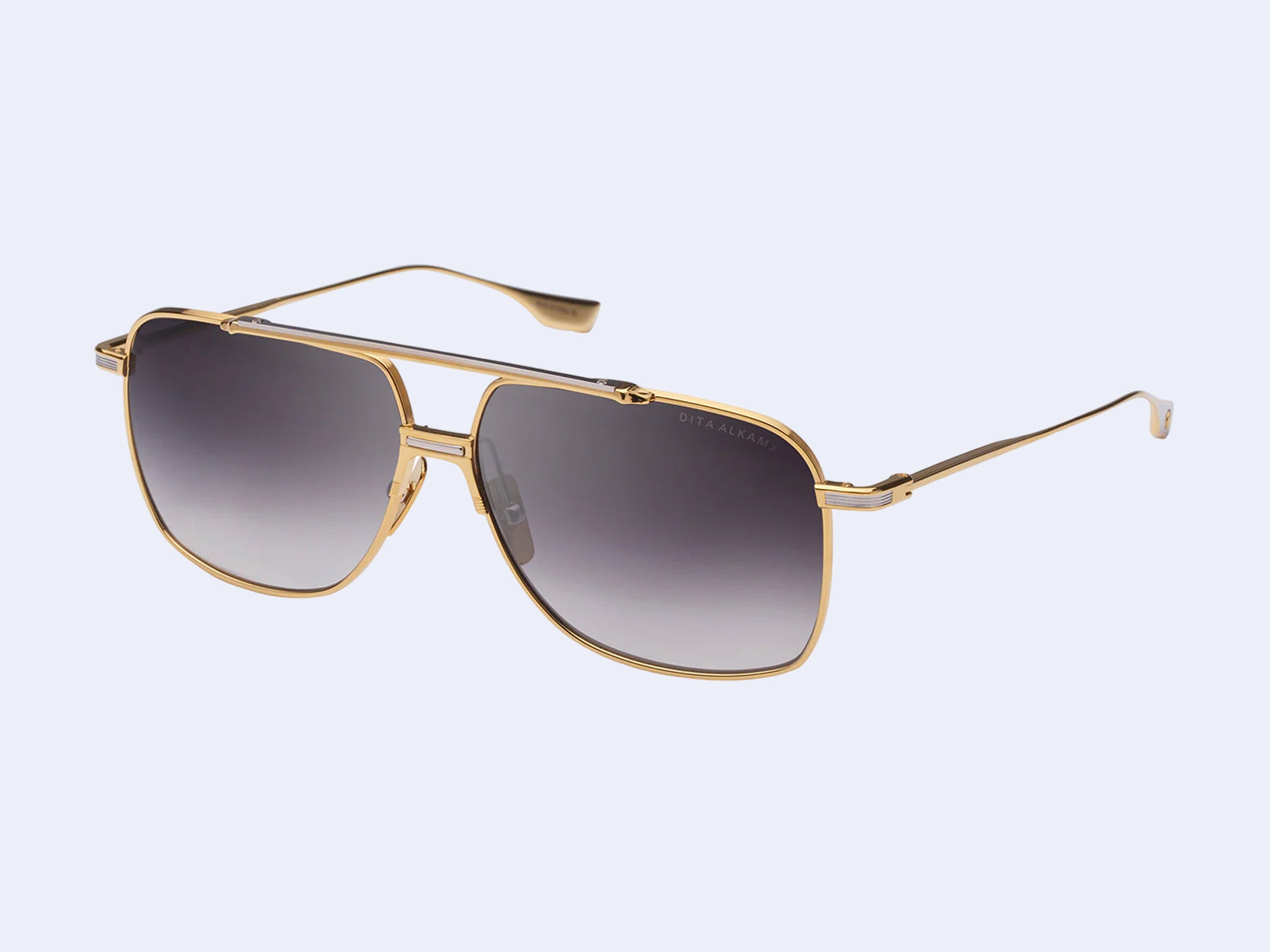 Occhiali Da Sole DITA Alkamx, Lenti Gradienti Grigio Scuro, Montatura In Titanio Oro, Made In Japan