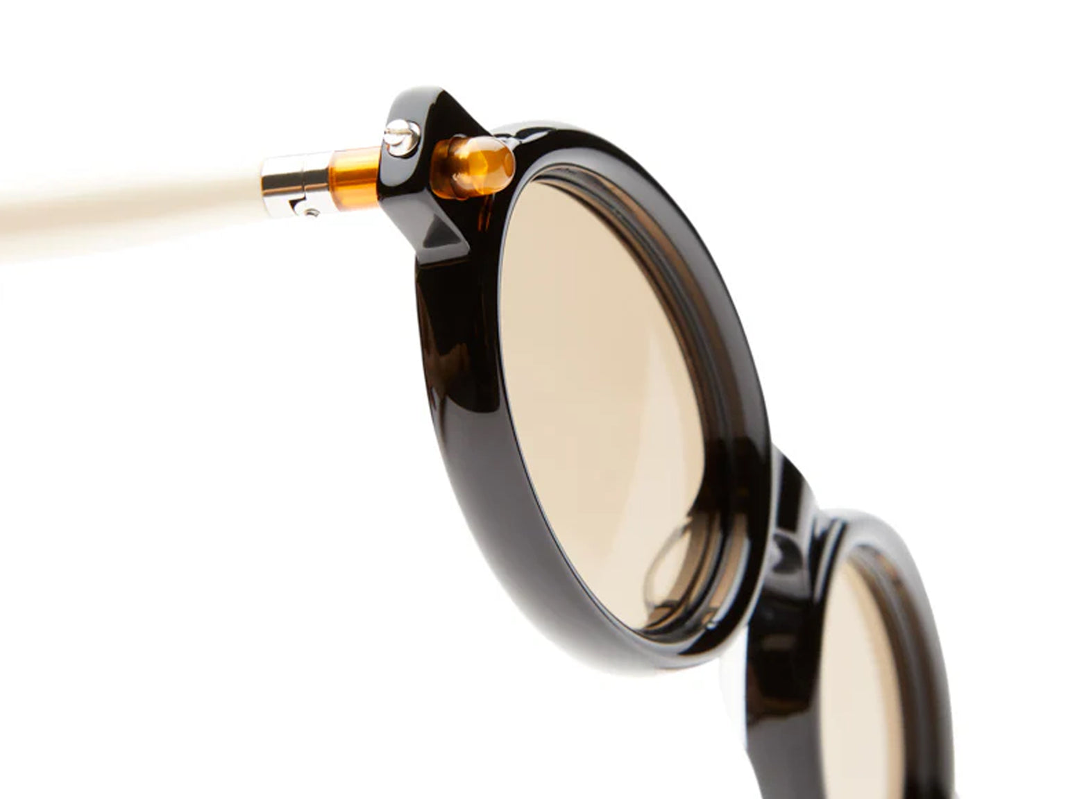 Kuboraum P6 Sun (Black Shine)
