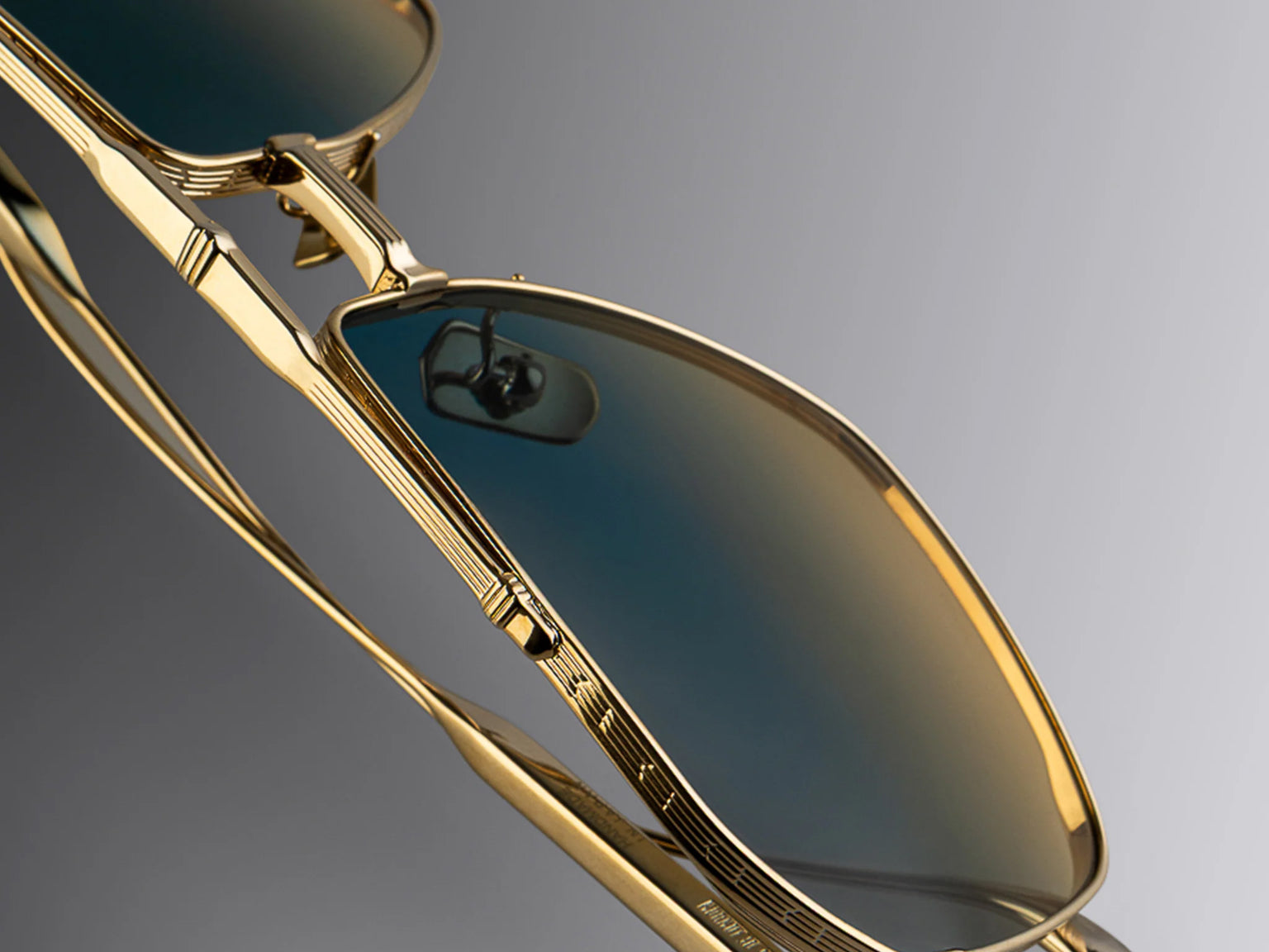 Cutler and Gross Kensington 1424 Aviator Sun (Gold)